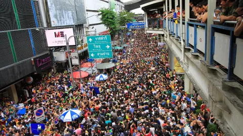 สงกรานต์สีลม 2567 นี้ เปิดให้เล่นน้ำกี่วัน มีไฮไลต์อะไรน่าสนใจบ้าง