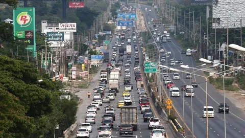 "อีสาน" แน่นเอี๊ยด คนแห่ออกกรุง กลับบ้านฉลองสงกรานต์ คาดคืนนี้ทะลัก (คลิป)