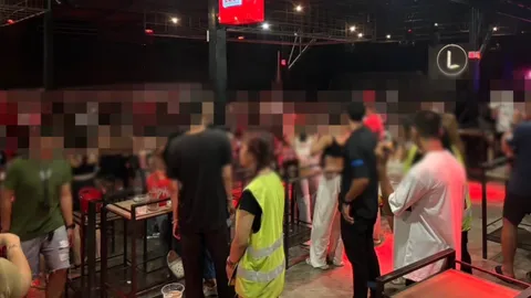 จับผับเถื่อน นครปฐม เปิดใกล้สถานศึกษา ปล่อยเด็กต่ำ 20 มั่วสุมเพียบ 