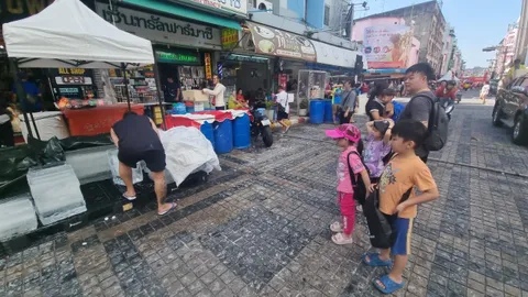 คึกคักแต่เช้า หาดใหญ่มิดไนท์สงกรานต์ อึ้ง! ราคาน้ำถัง 650-1,200 บาท (คลิป)