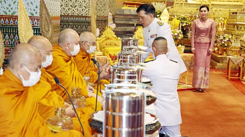 ในหลวง-พระราชินี เสด็จฯไปทรงบำเพ็ญพระราชกุศลในการพระราชพิธีสงกรานต์ ปี 2567