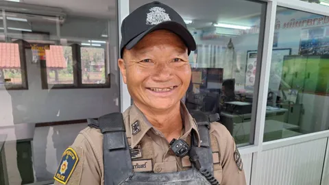 ฮือฮา รองสวป. หน้าคล้ายตลกดัง คนแห่ถ่ายรูป (คลิป)