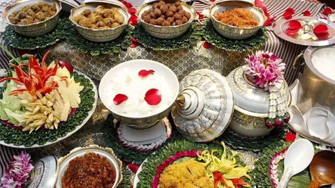 ชื่นใจคลายร้อนแบบไทยไปกับเมนู “ข้าวแช่”