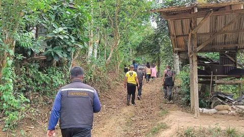 พ่อหายจากบ้าน ลูกตามหา พบเป็นศพผูกคอต้นไม้บนยอดเขา หัวหลุดจากร่าง