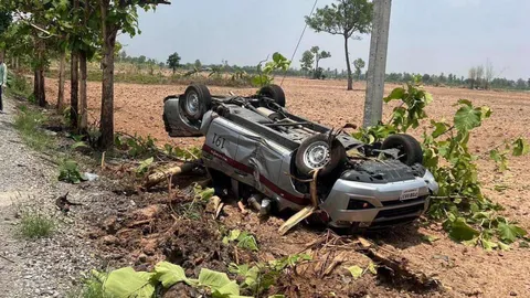 หนุ่มคลั่งถูกคุมตัว ระหว่างทางแย่งพวงมาลัย รถพลิกคว่ำ ตร.ดับ 1 เจ็บ 3