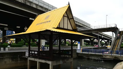 ติดไฟฟ้าป้ายรถเมล์ พร้อมป้ายแบบใหม่