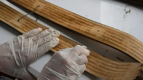 อนุรักษ์คัมภีร์ใบลาน 2 รัชกาลสำเร็จ เก่าแก่ถึง 170 ปี สมัย ร.4 ถอดเนื้อหาเข้าระบบดิจิทัล