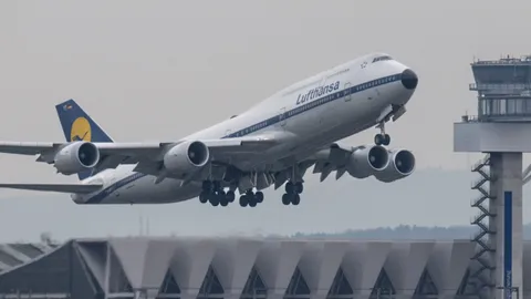 นาทีระทึก เครื่องบินโดยสารลำใหญ่บึ้ม กระแทกรันเวย์ จนกระเด้ง 2 หน (คลิป)