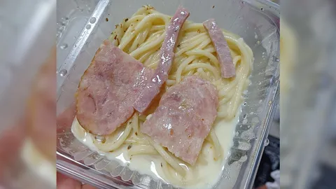 ไม่ตรงปก หนุ่มสั่ง "สปาเกตตีคาโบนาร่า" แต่สภาพที่ได้ทำเอาตกใจหนักมาก