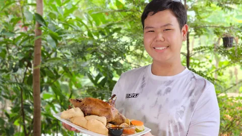 หนุ่มนักเรียน ม.3 ทำเป็ดร่อนหารายได้ช่วงปิดเทอม ชู เนื้อนุ่ม หนังกรอบ ไม่สาบ