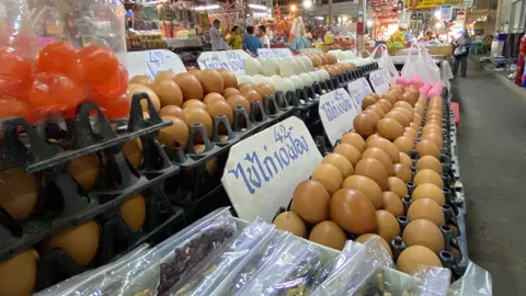 เดือนเดียวขึ้น 2 รอบ แม่ค้าไข่ไก่โคราชโอด ลอตเก่าราคาเดิม แต่ลอตใหม่เพิ่ม 5 บาท