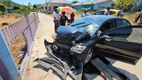 สุดยื้อชีวิต "พ่อดาราดัง" เก๋งชนกำแพงดับ คาดอากาศร้อนวูบ-รถเสียหลัก