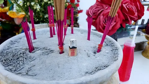 รวมไว้ให้แล้ว "เลขธูปมงคล" งวด 2/5/67 คัดจากสถานที่ขอโชคชื่อดัง