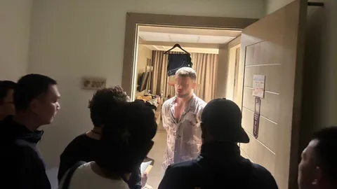 รวบแล้วฝรั่งหัวร้อนบีบคอตุ๊กๆ ภูเก็ต ปมควักจ่ายแบงก์ร้อย อ้างเป็นแบงก์พัน