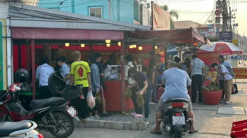 ทุเรียนลุงดำฉะเชิงเทรา จัดโปรเด็ดต้องตื่นตี 3 มาปอกขายวันแรงงาน ยกลูก กก.ละ 150 