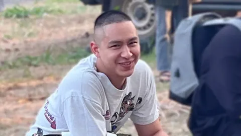 พระเอกดัง เข้ารายงานตัวรับราชการทหารกองประจำการ แฟนๆ ส่งกำลังใจ