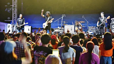 เมียแทงเลือดสาด ผัวตัวดีย่องดูคอนเสิร์ต เสก โลโซ ทิ้งนอนกับลูก