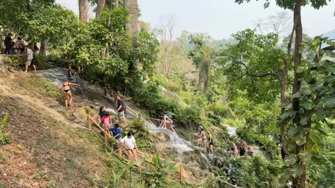 หยุดยาวคนแห่เที่ยวน้ำตกบัวตอง เล่นน้ำคลายร้อน มหัศจรรย์ธรรมชาติปีนได้ไม่มีลื่น