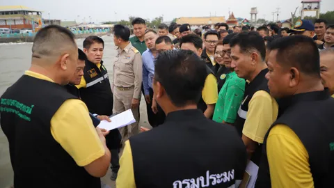 "ธรรมนัส" ไปสมุทรสาคร ชูผลิตเกลือทะเลคุณภาพ เร่งซ่อมท่าเทียบเรือประมงรางจันทร์