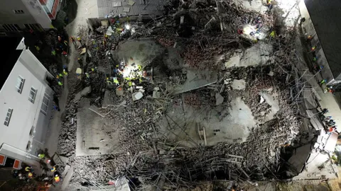 อาคารพังถล่มในแอฟริกาใต้ ดับ 2 ศพ ติดใต้ซากกว่า 50 ชีวิต