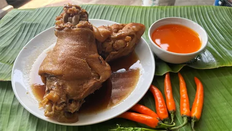 ขาหมูพุงกาง by เฮียหน่อง นุ่มละมุนลิ้น