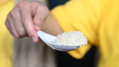 อดีตเจ้าของโรงสี ชี้ข้าวเก่า 10 ปีกินได้ รับรองกินแล้วไม่ตาย สารอาหารคงเดิม