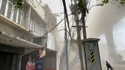 ระทึกตึก 3 ชั้นถล่ม ขณะรื้อถอน อิฐ-ปูนว่อน ร้านข้างๆ ยับ