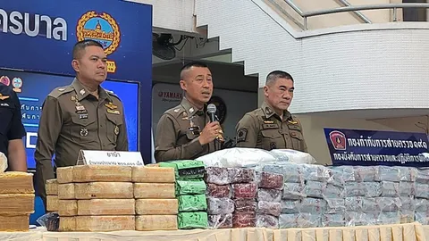 กวาดยานรก 2 ราย ยึดไอซ์ 286 กก. ซุกบ้านในกรุง มีโคโยตี้รถแห่ รับจ้างขนยาบ้า