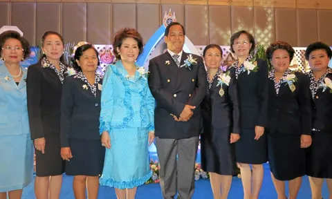 สตรีทั่วไทยรวมพลังเทิดพระเกียรติราชินี