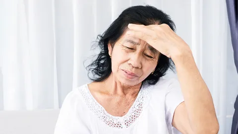 อาการบ้านหมุนในผู้สูงอายุ ภัยเงียบที่ลูกหลานไม่ควรละเลย