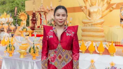 มาดามแบมแบม สุดปัง แก้บนถวายรถป้ายแดง พร้อมทำบุญฉลองเจดีย์ดี 4 วัน