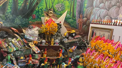 แห่ขอโชค "กุมารไอ้ไข่เหนือ" วัดหนองทอง ได้เลขเด็ดงวด 16/5/67 เสี่ยงโชค