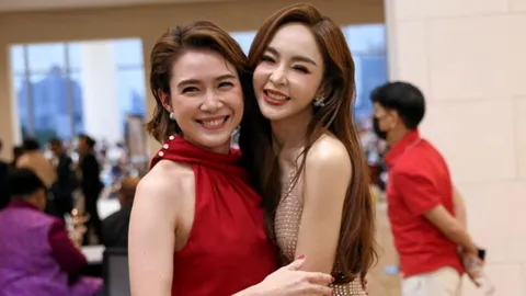 สองสาว "นิหน่า-เป้ย" เผยโมเมนต์สุดตื้นตันใจ กอดให้กำลังใจซึ่งกันและกัน