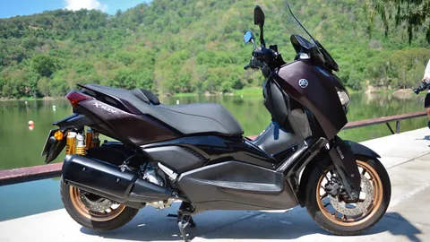 จักรยานยนต์ออโตเมติก YAMAHA XMAX Connected และ XMAX Tech MAX 