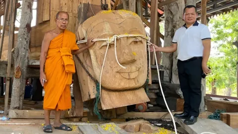 คอหวยฮือฮา "เลขเด็ด" พิธียกเศียรพระพุทธรูปไม้ ตรงกับอายุเจ้าอาวาส