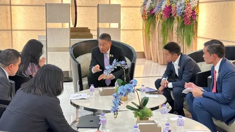 “เศรษฐา” สั่ง ผู้ว่าฯ ททท. เพิ่ม นทท.โซนอาหรับ-นำสินค้าโอทอปเสนอช่วง ครม.สัญจร