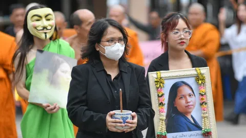 เคลื่อนศพบุ้ง