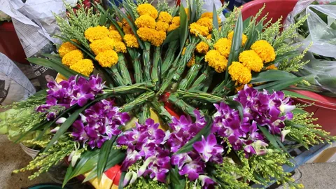 คนขอนแก่นแห่ซื้อดอกไม้ไหว้พระคึกคัก รับวันวิสาขบูชา ดาวเรือง-กล้วยไม้ขึ้นเท่าตัว