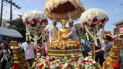 ชาวลพบุรีแห่ร่วมงาน ชักพระศรีอริยเมตไตรย ลุ่มน้ำบางขาม สืบทอดมา 100 ปี