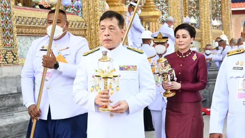 "ในหลวง-พระราชินี" ทรงบำเพ็ญพระราชกุศลวิสาขบูชา 2567