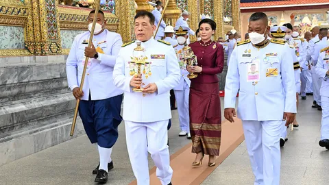 2 ล้นเกล้าฯ เสด็จเวียนเทียนวิสาขบูชา พระสังฆราชทรงประทานพระคติธรรม ปชช.พร้อมใจเข้าวัด-ทําบุญ
