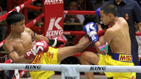 วันนี้เป็นรายการศึกมวยไทย พันธมิตร ดอนคิงส์มีฮึดกว่าจะชนะเด่นทุ่งทองท้ายๆ