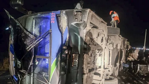 สลด รถไฟชนรถบัสโดยสาร ดับ 4 ศพ บาดเจ็บ 30 รายที่เปรู