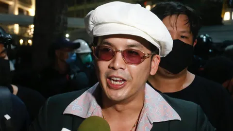 ศาล อาญา จำคุก 4 ปี "แอมมี่ เดอะ บอตทอม บลูส์" ผิด "ม.112-พ.ร.บ.คอมฯ" 