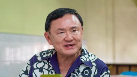 การเมือง การละคร