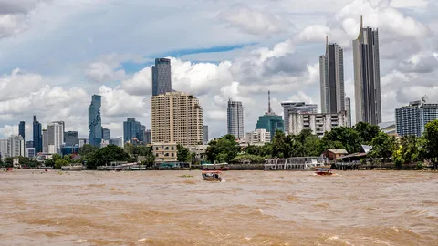 เสริมแนวกระสอบสูง 2.7 ม. แนวฟันหลอริมเจ้าพระยา กทม.รับน้ำหนุนสูง