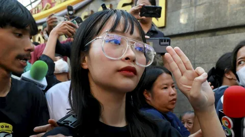 “ตะวัน” ติดกำไล EM ที่ศาลอาญาแล้ว ศูนย์ทนายฯ เผย สน.พระราชวัง เข้าอายัดตัว