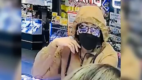 ด่วน จับแล้วฆาตกรฆ่าในคอนโดฯ หนุ่มอายุ 28 จบนิติศาสตร์ ม.ดัง 