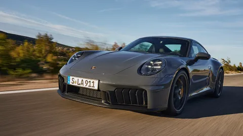 กบใหม่หัวใจไฮบริด! Porsche 911 GTS T Hybrid 2025 