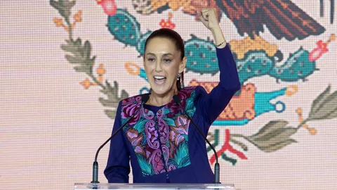 เม็กซิโกเทคะแนนเลือกผู้นำหญิงคนแรก